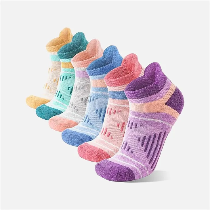 خواتین کے ایتھلیٹک ٹخنوں کے جرابے۔